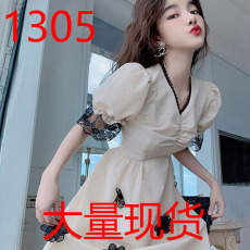 广州批发轻奢气质泡泡袖连衣裙女2021年新款v领法式公主裙夏天显瘦长裙子