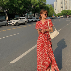 批发夏季v领法式过膝连衣裙碎花不规则一片式雪纺裙荷叶边长裙桔梗裙