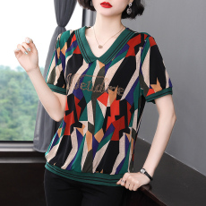 批发中年妈妈夏装宽松装洋气减龄2026新款时尚中<b class='q'>老年</b>女夏天短袖t恤