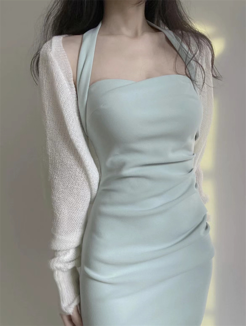 Real shot of pure lust style halterneck suspender skirt niche high-end hip-covering dress + sun protection cardigan jacket