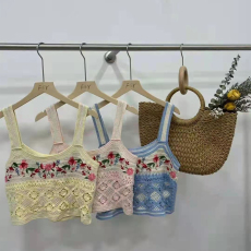 批发针织吊带背心2026年夏季新款韩版短款设计感小众勾花镂空<b class='q'>上衣</b>