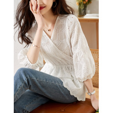 批发镂空刺绣V领<b class='q'>雪纺上衣</b>女春装2026年新款女宽松洋气长袖收腰娃娃衫