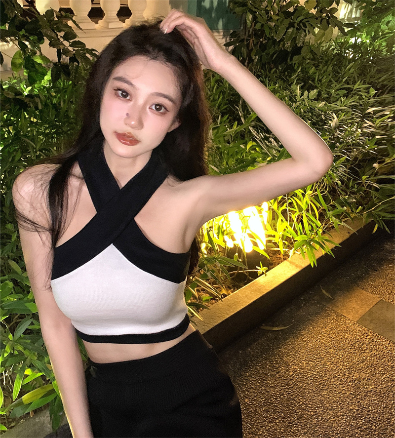 행침 목 캐미솔 흑인과 백인 패치워크 색상 유럽과 미국 핫걸 바람 순수한 욕망 오프숄더 디자인 센스 맨위 여성
