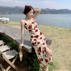 2022新款方领甜美花色吊带连衣裙女夏纯欲风不规则侧开叉温柔长裙