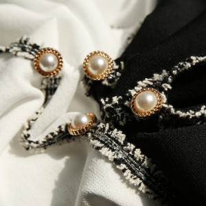 KM12378#夏季新款气质到犯规小香系列 粗花呢珍珠扣点缀清爽针织衫