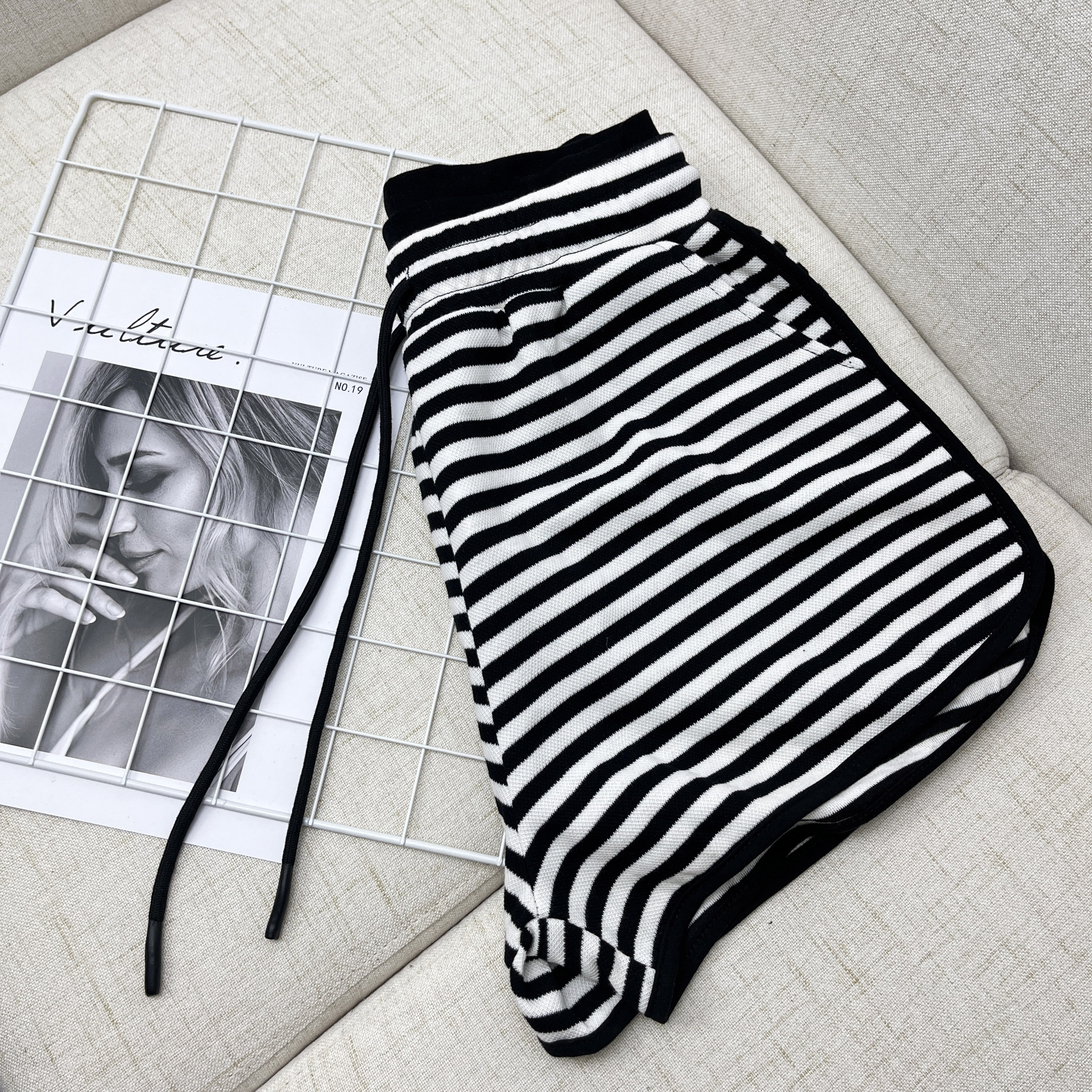 张贝贝ibell2022新款黑白条纹抽绳休闲裤女夏季薄款高腰百搭短裤