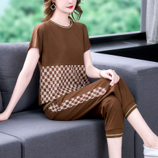 批发实拍妈妈休闲短袖T恤中年女装夏装大码上衣中老年洋气运动服套装