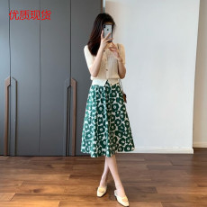 2022年轻熟风港味洋气成套搭配职业小香风女装半身裙两件套装夏季