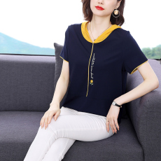 批发实拍中年妈妈上衣女2022年夏季新款时尚气质休闲撞色连帽刺绣小衫