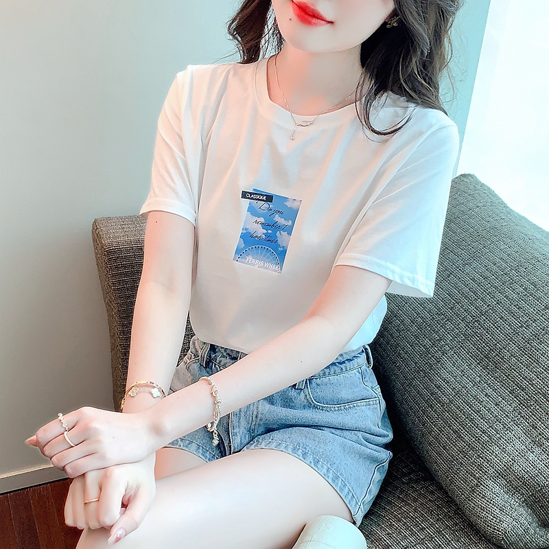 미니멀리즘 티셔츠 여성 2026 여름 새로운 인사이드 가져 가라. 프린트 라운드 넥 반팔 화이트 다용도 차가운 센스 맨위 여름