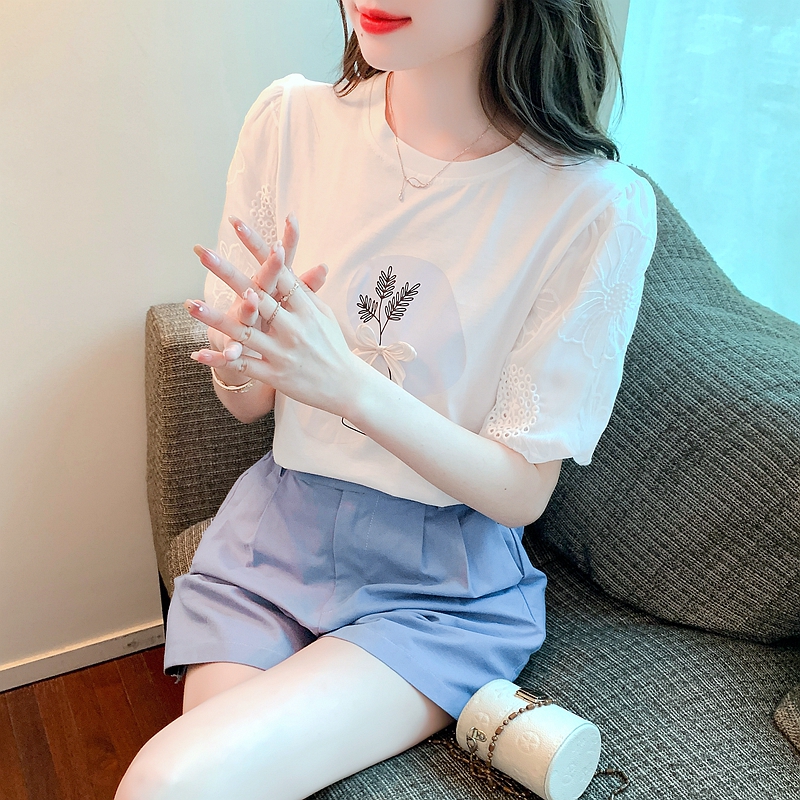 2026 여름 새로운 레이스 거품 소매 패치워크 나비 매듭 프린트 티셔츠 여성 디자인 센스 작은 대중 다용도 맨위