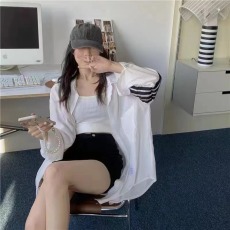 批发韩版春夏原宿风经典百搭徽章横条纯色<b class='q'>衬衫</b>中长款大码宽松外套女