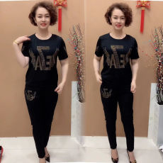 批发洋气妈妈套装女2022春夏蝴蝶烫钻宽松减龄短袖<b class='q'>T</b><b class='q'>恤</b>休闲运动套装潮