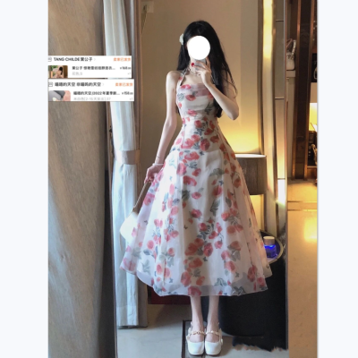 茶歇法式挂脖连衣裙女夏季奶甜在逃公主仙女裙子超仙森系碎花长裙