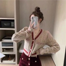 批发气质减龄针织开衫女<b class='q'>韩国</b>秋冬高端v领撞色毛衣外套短款小香上衣