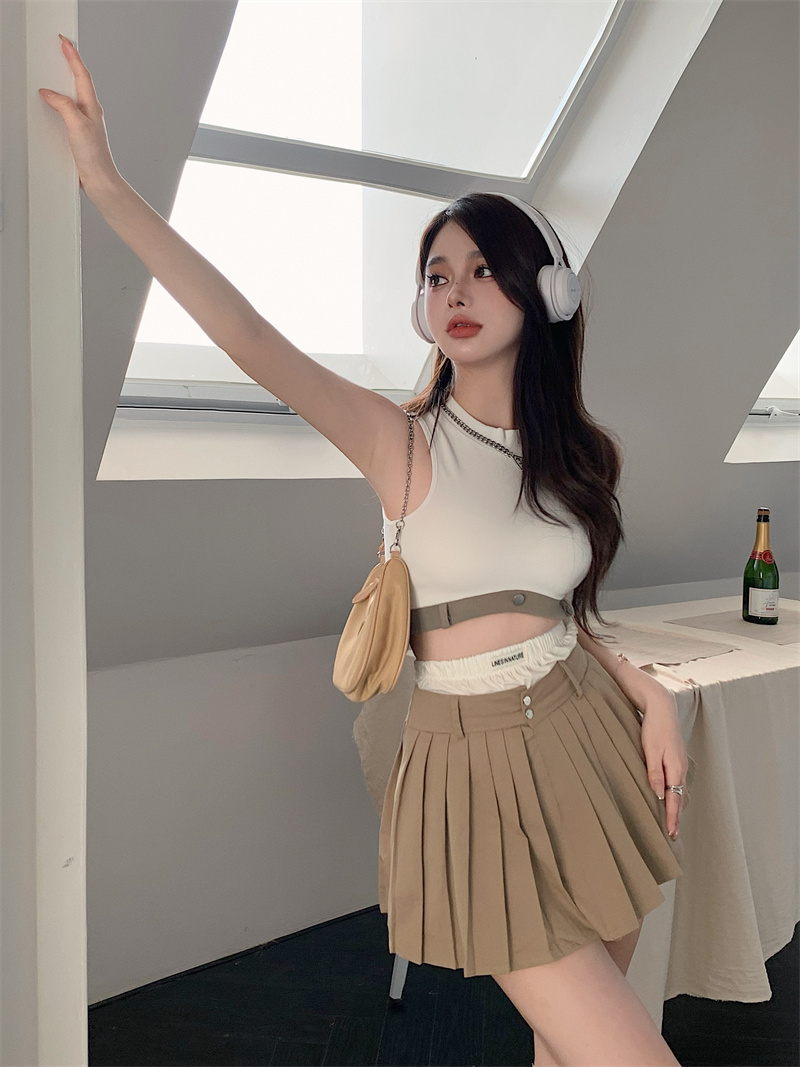 Actual shot of hot girl style fashion suit, sleeveless contrasting color elastic vest + workwear pleated skirt and culottes