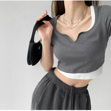 批发美式<b class='q'>街头</b>辣妹撞色假两件短袖T恤女设计感小V领修身显瘦短款上衣潮