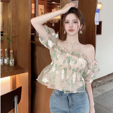 批发实价奶甜碎花一字肩收腰小衫女夏纯欲辣妹泡泡袖<b class='q'>雪纺</b><b class='q'>衫</b>设计感上衣