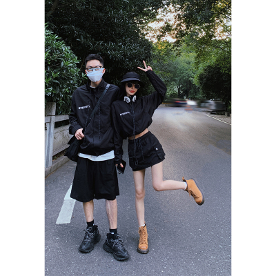 芭比姨 情侣冲锋衣外套女早秋薄款防晒宽松潮牌运动夹克短款上衣