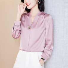 批发实拍2026春<b class='q'>衬衫</b><b class='q'>女长袖</b>上衣时尚设计感小众醋酸锻面气质高端<b class='q'>衬衣</b>