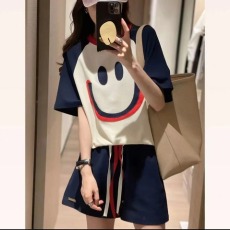 批发<b class='q'>欧洲站</b>休闲减龄笑脸刺绣<b class='q'>套装</b>新款宽松短袖T恤女运动松紧腰A摆短裤