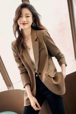 高级感气质小西装外套女2022春秋季新款时尚休闲洋气咖色西服上衣