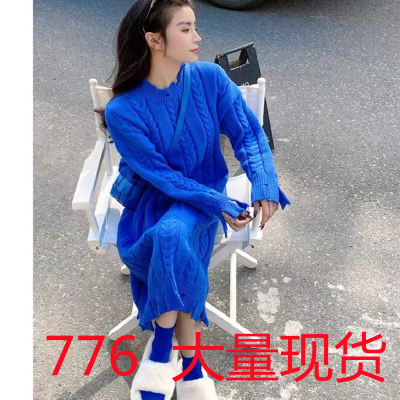 针织连衣裙女2022秋冬新款法式高级感宽松气质克莱因蓝毛衣裙长裙