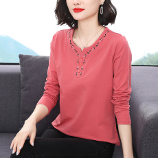批发<b class='q'>妈妈装</b>宽松长袖T恤女2026年春新款刺绣<b class='q'>大码</b>女装套头V领上衣潮