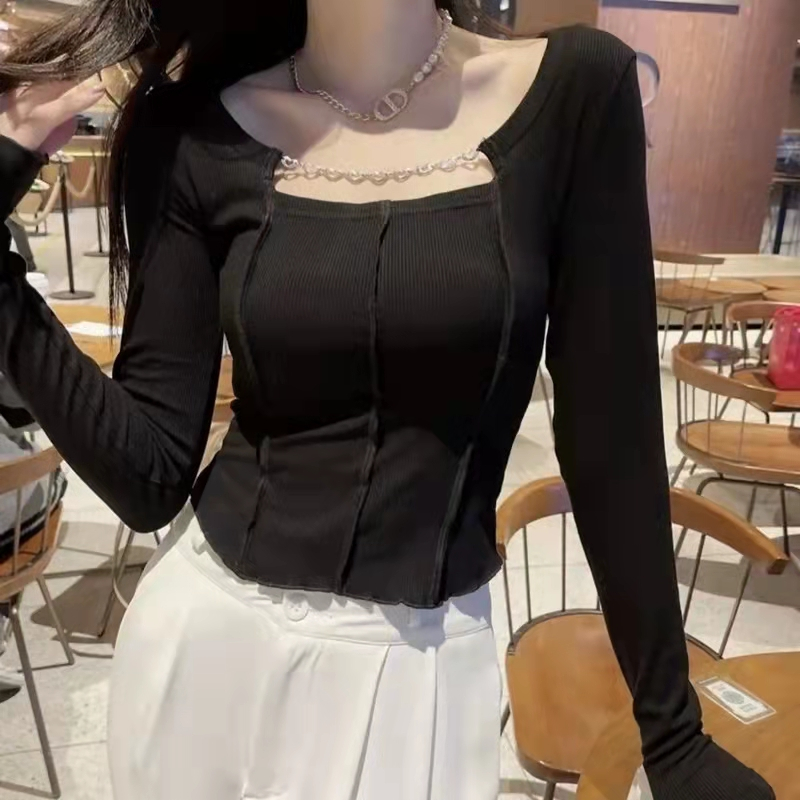 White bottoming shirt for women with unique square collar, fishbone and discreet design, niche short top, long-sleeved T-shirt