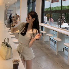 批发65华夫格    纯欲性感甜辣休闲运动套<b class='q'>装</b>短款高腰v领T恤阔腿短<b class='q'>裤</b>