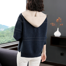 批发中老年妈妈长袖秋冬款拉链休闲毛衣百搭短上衣撞色连帽<b class='q'>外套</b>女