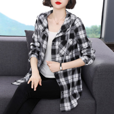 批发春秋休闲黑白格纹连帽衬衫中年大码<b class='q'>妈妈装</b>长袖开衫宽松型通勤上衣