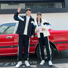 批发实拍情侣装拼色外套2025秋季新款休闲运动夹克学生班服套装