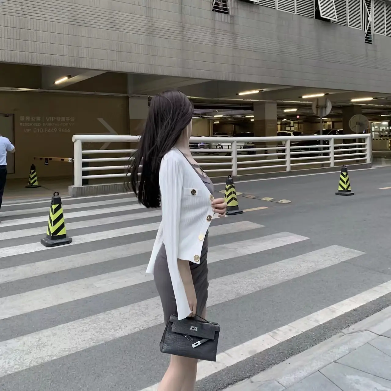 V넥 긴소매 슬림핏 가디건 상세 이미지 4