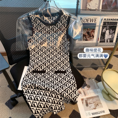 批发实拍 2026小香风早秋针织背心裙修身显瘦无袖收腰打底包臀<b class='q'>连衣裙</b>