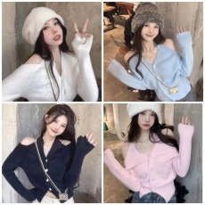 批发<b class='q'>韩国</b>纯欲风露肩毛衣2025秋冬新款修身显瘦短款挂脖针织衫女