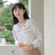 批发2026实拍学院风别致法式娃娃领刺绣花朵百搭宽松长袖白色衬衫女