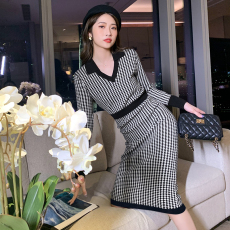 批发官图 秋冬新款格子针织<b class='q'>连衣裙</b>女修身收腰V领内搭<b class='q'>中长</b>款过膝毛衣裙