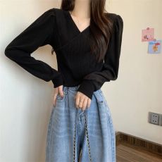 批发已出货 罗纹  秋冬新款V领不规则泡泡长袖T恤打底衫女