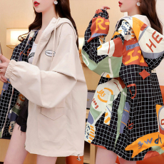 批发100%聚酯纤维官图设计感2022格子涂鸦两面反穿连帽外套女