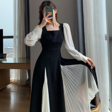 黑色长袖连衣裙女2022秋冬新款设计感小众赫本风方领女神气质长裙