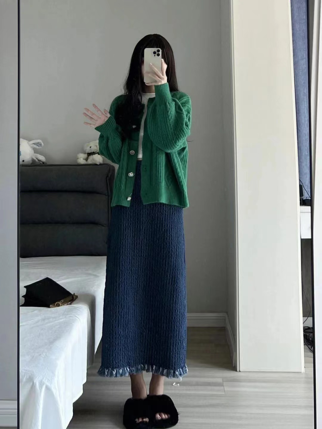 Design sense, niche temperament, retro knitted cardigan sweater, women's long-sleeved T-shirt, high-waisted skirt suit, two-piece set