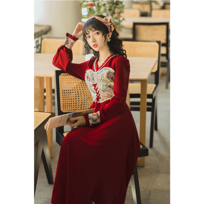 法式红色连衣裙女早秋季复古温柔气质收腰显瘦设计感小众时尚减龄