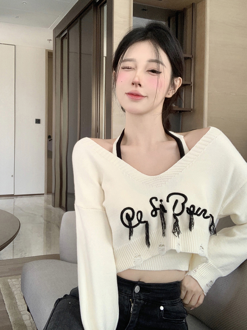 Actual shot of tassel v-neck ripped short sweater for women in autumn and winter new loose long-sleeved sweater two-piece set