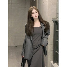 批发实拍实价 设计感小众上衣休闲西装+吊带连衣裙<b class='q'>女</b>韩版宽松气质长<b class='q'>裙</b>