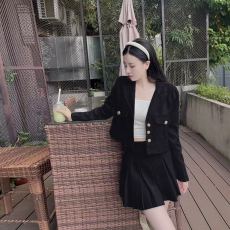 批发实拍2026春秋<b class='q'>新款</b>时尚减龄短款西装外套小个子百褶半身裙两件套装