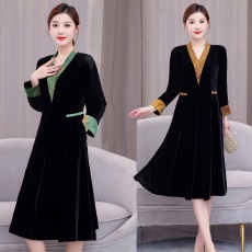 批发真丝绒<b class='q'>连衣裙</b>女2026新款长袖收腰黑色<b class='q'>香云纱</b>小个子法式植绒早秋款