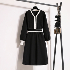 批发实拍大码女装2025秋冬新款针织高腰连衣裙撞色V领灯笼袖中长款裙