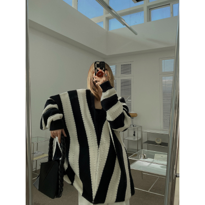 MOERSHOP 高JI时装玩家 黑白毛衣女早春新款小众宽松休闲针织上衣