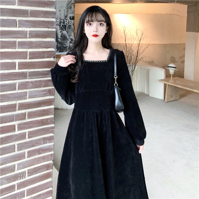 实拍大码女装秋冬复古连衣裙法式方领气质显瘦小黑裙雪尼尔